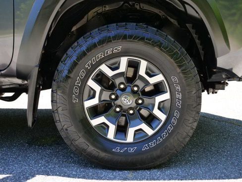 Used 2021 Toyota Tacoma TRD Off-Road w/ Blackout Package (TMS) AWD/4WD image 7