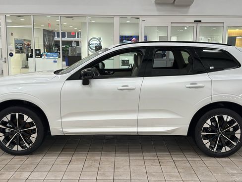 New 2026 Volvo XC60 B5 Ultra w/ Climate Package image 8