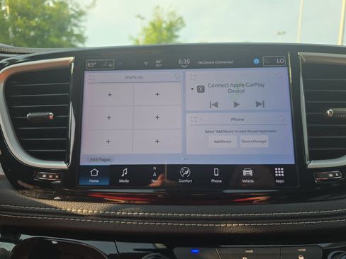 Used 2024 Chrysler Pacifica Limited FWD image 24