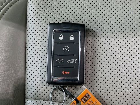 Used 2022 Jeep Wagoneer Series III w/ Premium Group I AWD/4WD image 33