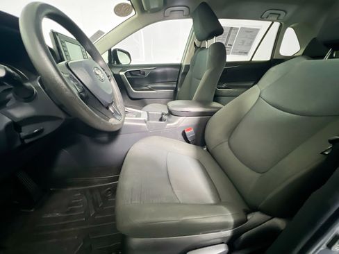 Used 2022 Toyota RAV4 LE FWD image 14