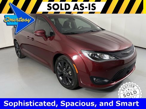 Used 2018 Chrysler Pacifica Limited w/ Advanced Safetytec Group image 1