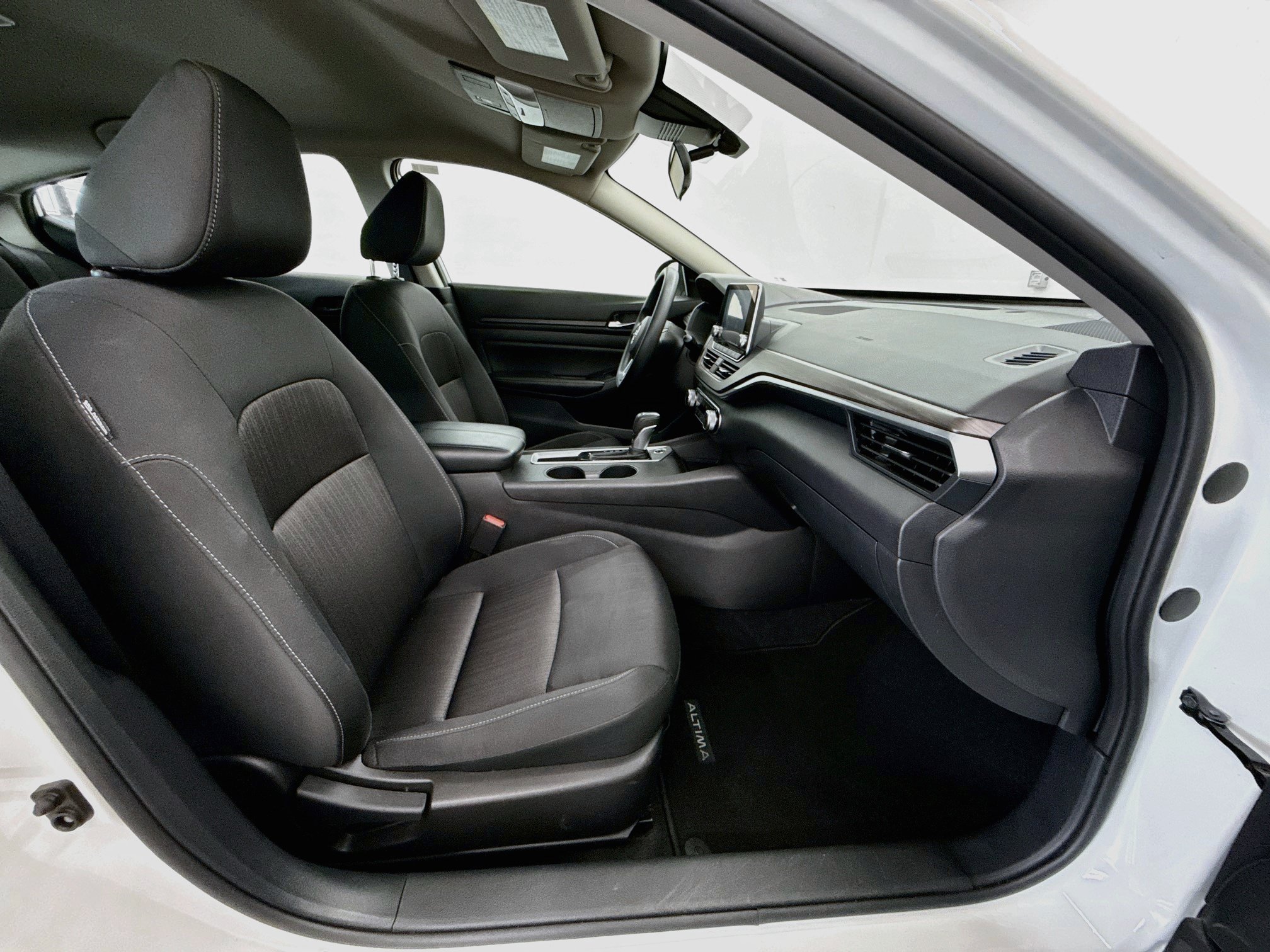 Used 2025 Nissan Altima 2.5 SV FWD image 30