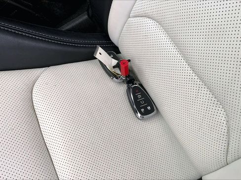 Used 2020 Chevrolet Camaro LT w/ RS Package image 13