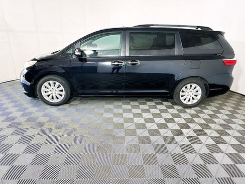 Used 2016 Toyota Sienna Limited FWD image 6