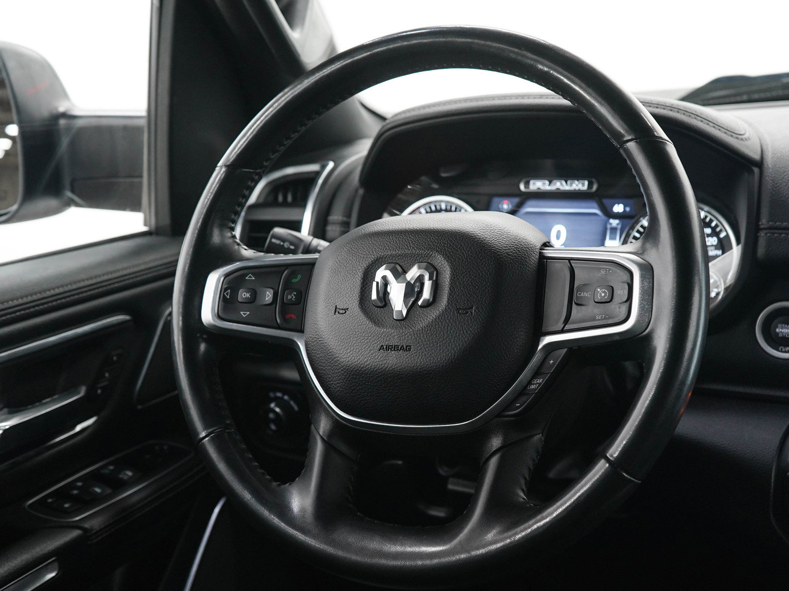 Used 2022 RAM 1500 Laramie AWD/4WD image 16