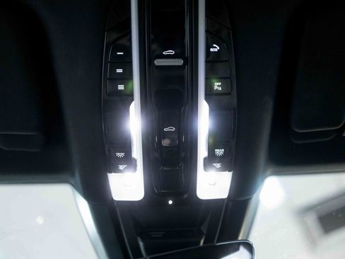 Used 2019 Porsche Cayenne image 67