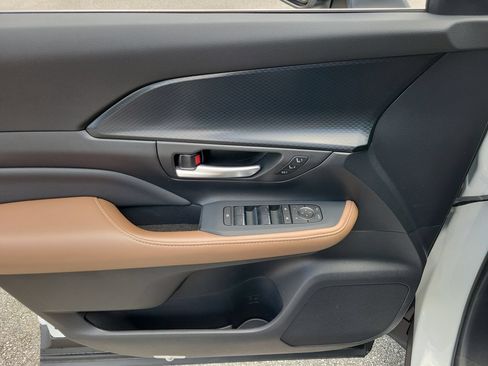Used 2025 Toyota Grand Highlander AWD Hybrid image 15