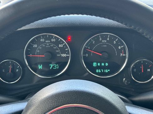 Used 2017 Jeep Wrangler Unlimited Sahara w/ Connectivity Group AWD/4WD image 23