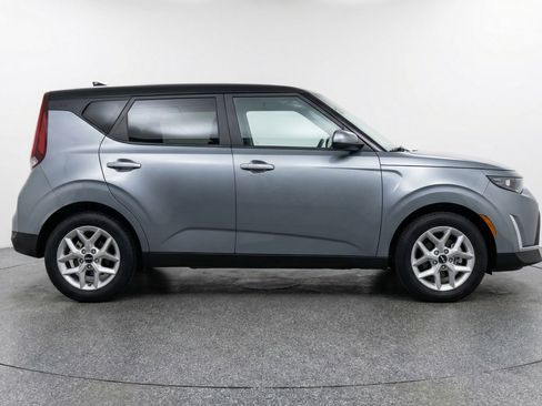 Used 2025 Kia Soul LX w/ LX Technology Package image 11