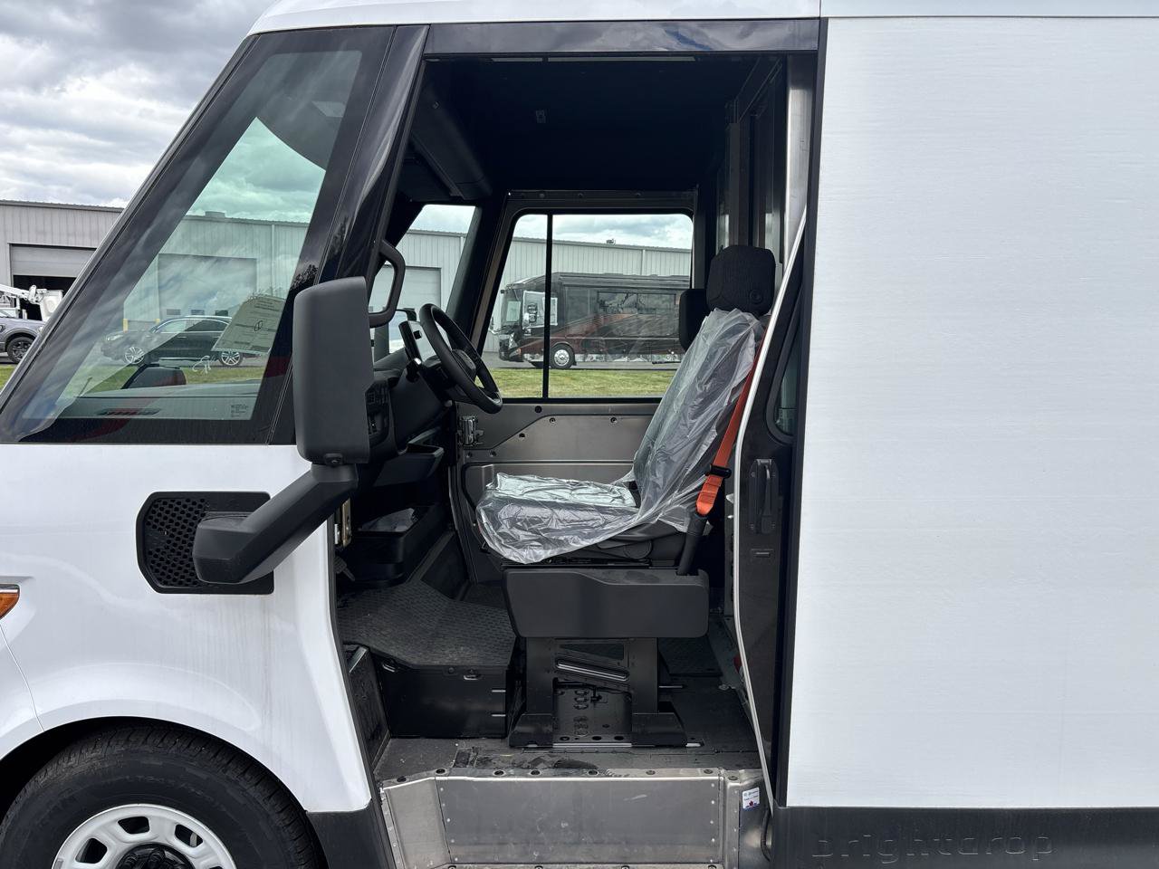 Used 2024 Chevrolet Brightdrop 400 w/ Commercial Equipment Package AWD/4WD image 9