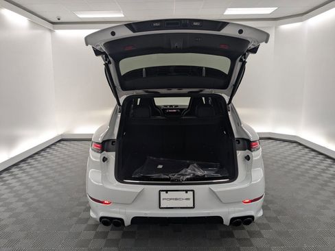 New 2026 Porsche Cayenne GTS image 10