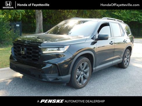 Certified 2025 Honda Pilot Sport image 1