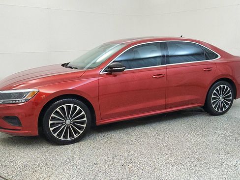 Used 2022 Volkswagen Passat 2.0T FWD image 2
