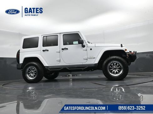 Used 2018 Jeep Wrangler Unlimited Sahara AWD/4WD image 35
