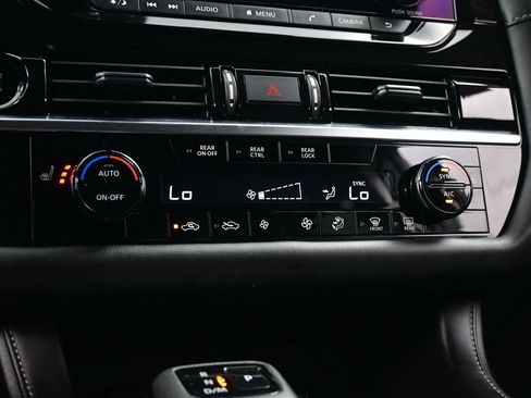 Used 2025 Nissan Pathfinder SV AWD/4WD image 22