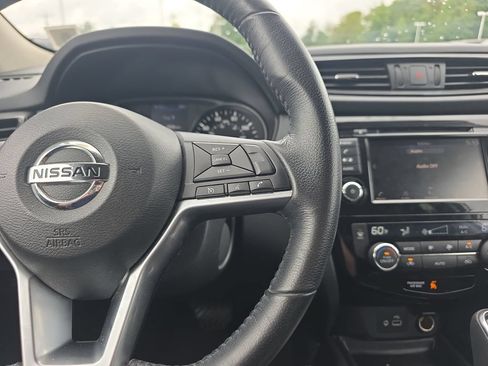 Used 2018 Nissan Rogue SV AWD/4WD image 29