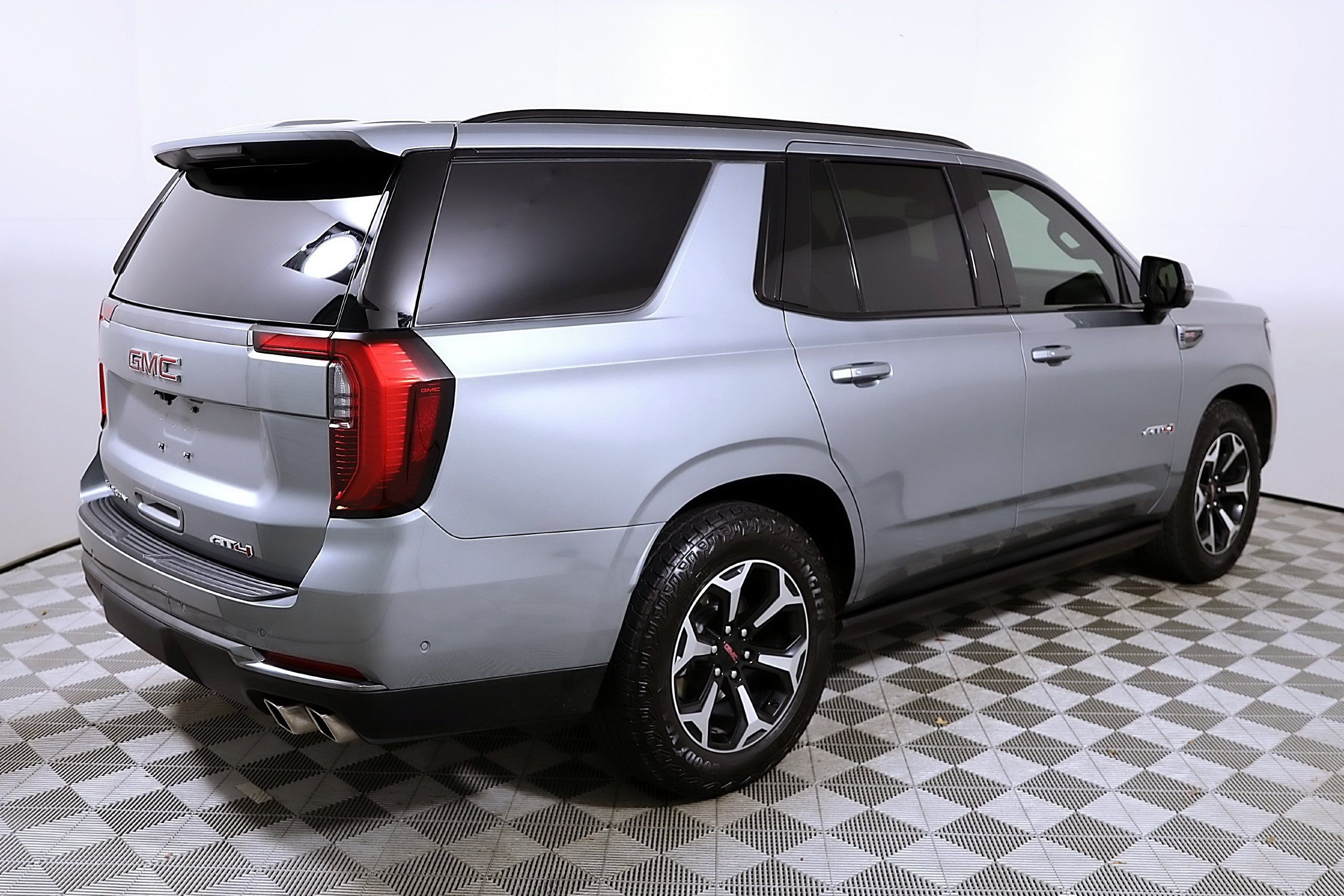 Used 2025 GMC Yukon AT4 AWD/4WD image 7
