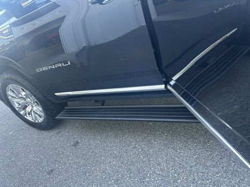Used 2023 GMC Yukon Denali AWD/4WD image 14