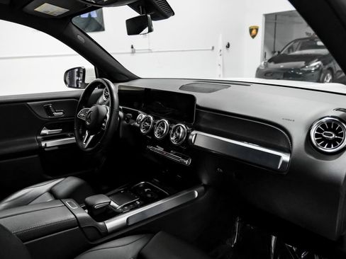 Used 2021 Mercedes-Benz GLB 250 w/ Premium Package image 15