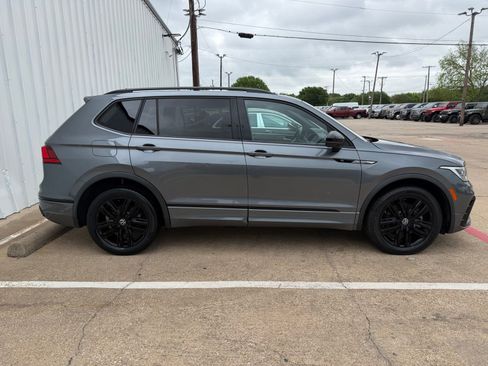 Used 2022 Volkswagen Tiguan SE R-Line image 8