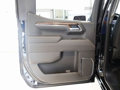 Used 2025 GMC Sierra 1500 Elevation image 26