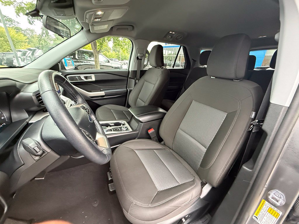 Used 2024 Ford Explorer XLT AWD/4WD image 25