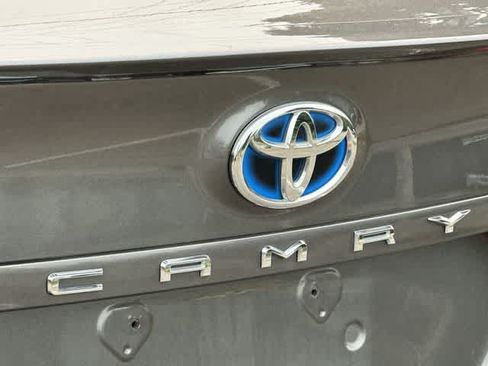 Used 2021 Toyota Camry SE FWD image 16