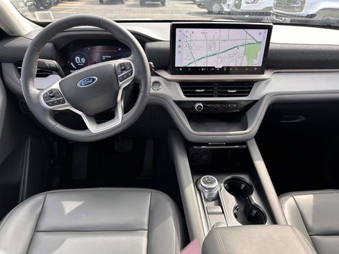 Used 2025 Ford Explorer Active w/ Active Comfort Package AWD/4WD image 17