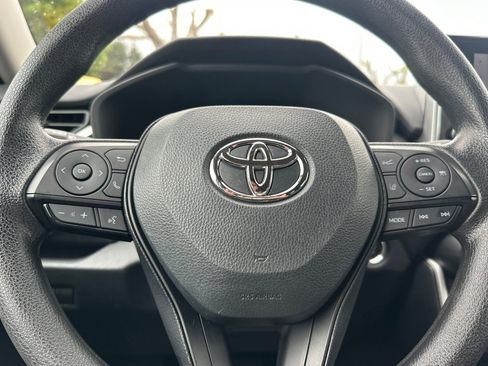 Used 2025 Toyota RAV4 XLE image 27