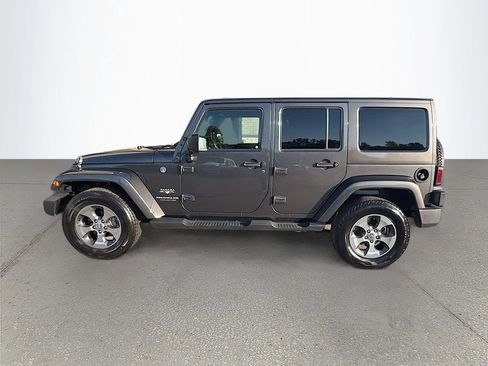Used 2017 Jeep Wrangler Unlimited Sahara w/ Connectivity Group AWD/4WD image 7