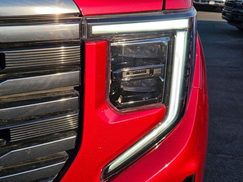 Used 2023 GMC Sierra 1500 AT4 w/ AT4 Premium Package AWD/4WD image 12