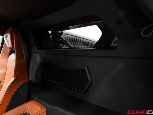 Used 2025 Lamborghini Revuelto AWD/4WD image 47