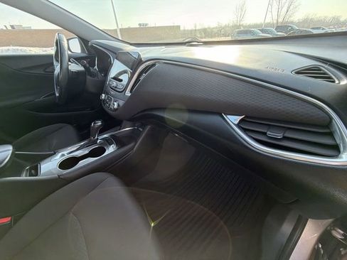 Certified 2018 Chevrolet Malibu LT image 28