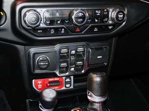 Used 2021 Jeep Gladiator Rubicon w/ Dual Top Group AWD/4WD image 59