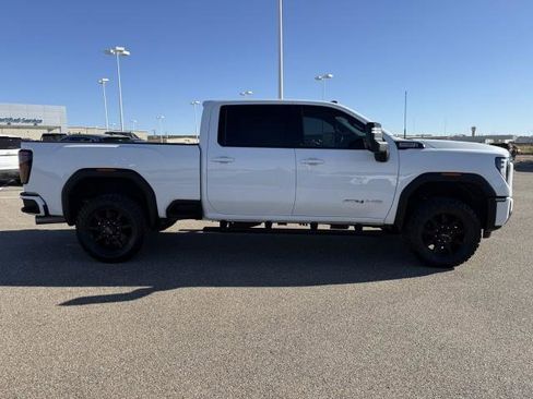 Used 2024 GMC Sierra 2500 AT4 w/ AT4 Preferred Package image 11