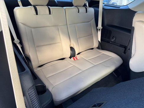 Used 2021 Ford Explorer XLT w/ Equipment Group 202A image 11