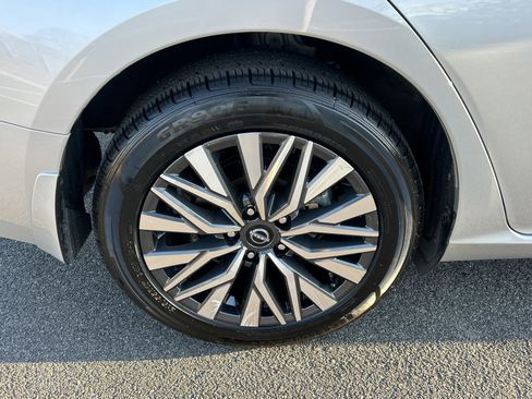 Used 2024 Nissan Altima 2.5 SV AWD/4WD image 18