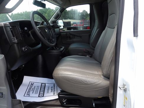 Used 2018 Chevrolet Express 2500 Extended RWD image 17