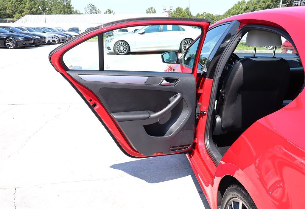 Used 2016 Volkswagen Jetta Sport FWD image 35