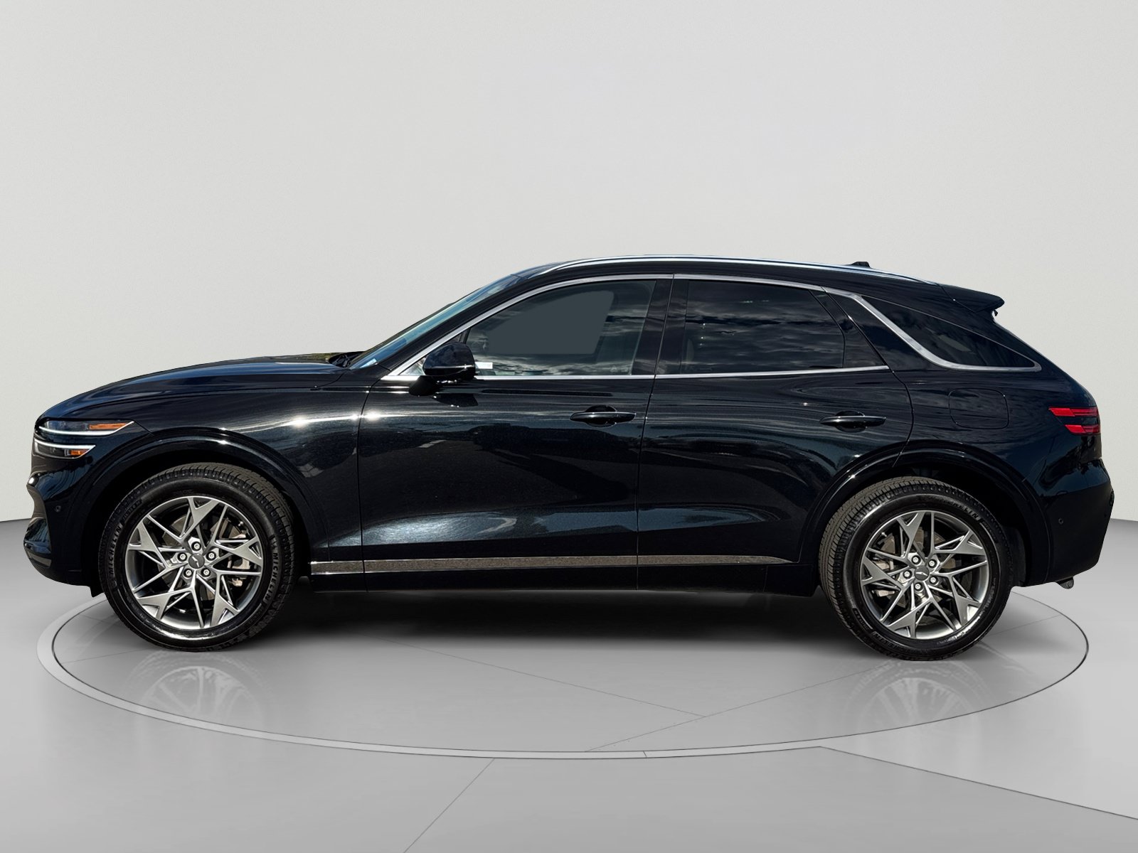 Used 2022 Genesis GV70 2.5T w/ Advanced Package AWD/4WD image 2