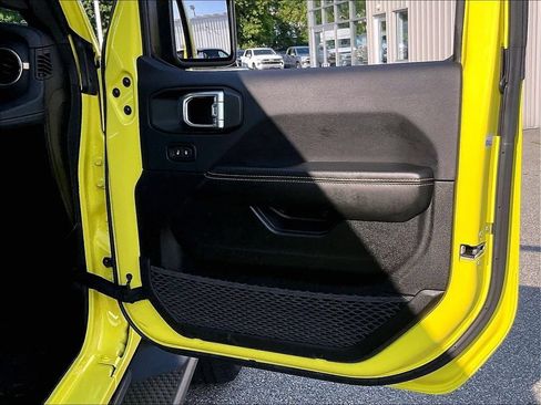 Used 2024 Jeep Wrangler Unlimited Sahara AWD/4WD image 12
