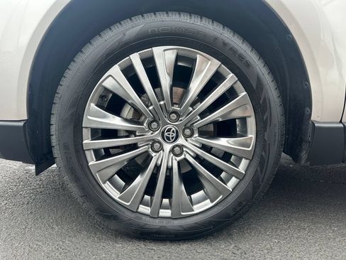Used 2021 Toyota Venza Limited w/ Carpet Mat Package (TMS) AWD/4WD image 12
