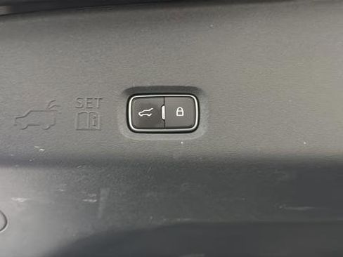 Used 2025 Ford Expedition Active AWD/4WD image 30