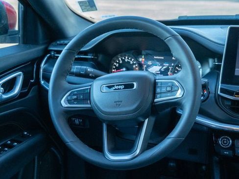 Used 2023 Jeep Compass Limited image 28