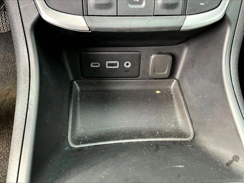 Used 2024 GMC Terrain SLE AWD/4WD image 26
