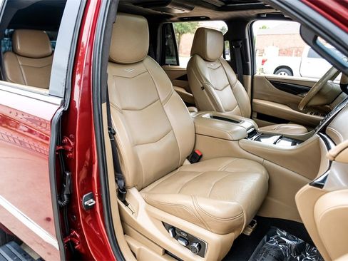 Used 2019 Cadillac Escalade Platinum image 37
