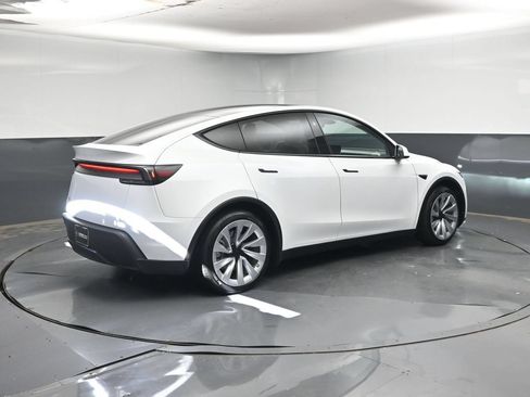Used 2026 Tesla Model Y 2WD image 5