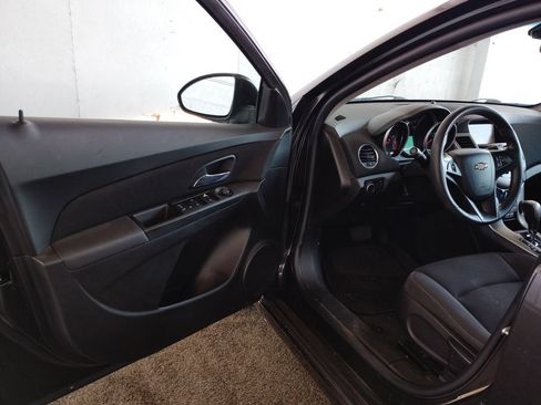 Used 2015 Chevrolet Cruze LT w/ Technology Package FWD image 18
