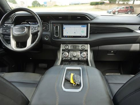 Used 2021 GMC Yukon Denali w/ Denali Premium Package image 38
